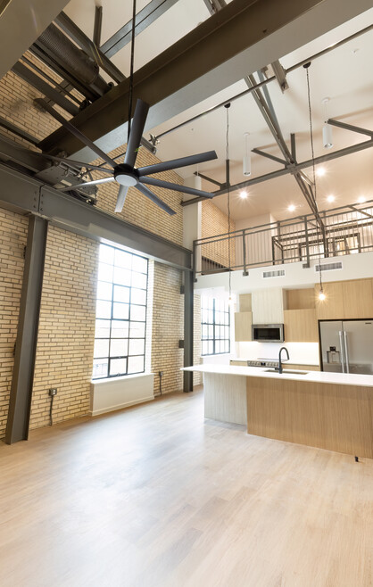 Building Photo - 300 E Mississippi Ave