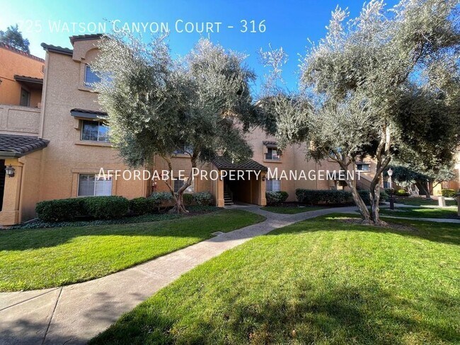 Foto del edificio - 725 Watson Canyon Ct