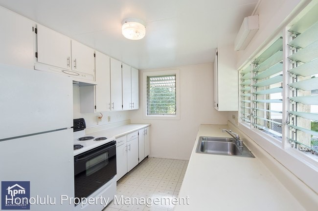 Building Photo - 2357 Palolo Ave