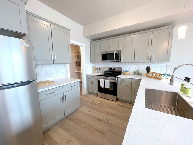 Foto del edificio - Bright 3br Townhome (New Build)