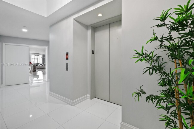 Foto del edificio - 851 NE 1st Ave