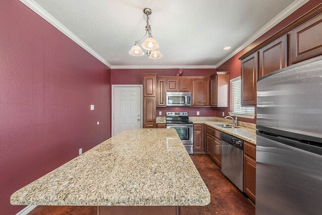 Foto del edificio - Available August 2026! 4 Bed, 3 Bath in Ho...