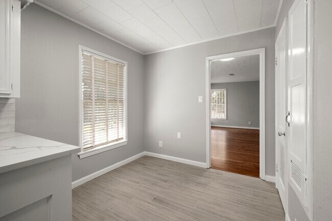 Foto del edificio - 6438 Pinehurst Dr