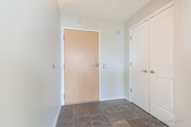 Foto del edificio - 1720 Maple Ave