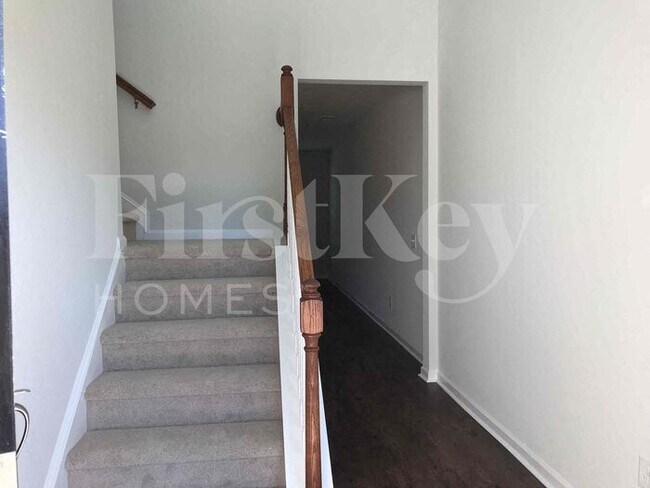 Building Photo - 210 Firewheel Ct