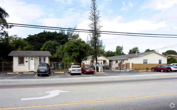 Building Photo - 2645 NW 21st Ave