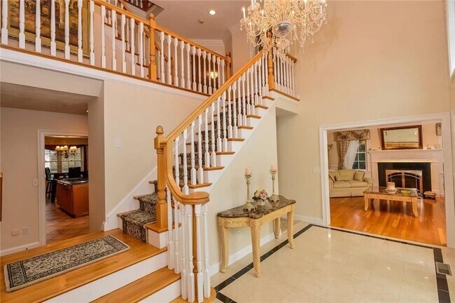 Building Photo - 45 Captain Wightman Ln