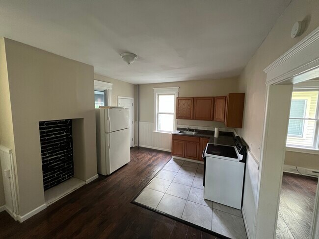 Building Photo - 105 Sambourne St