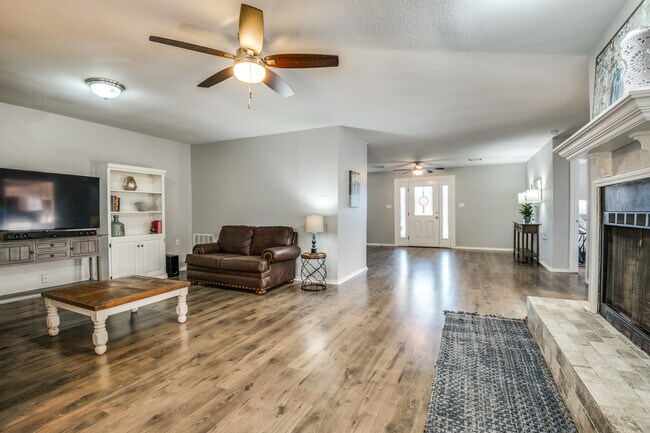Building Photo - 1300 Randol Mill Ave