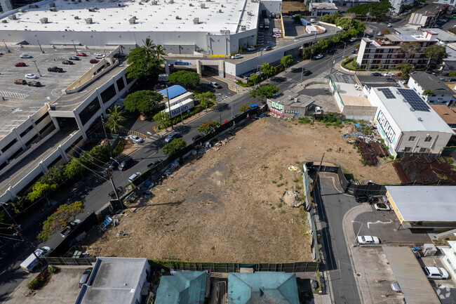 construction photo - Hawaii City Plaza