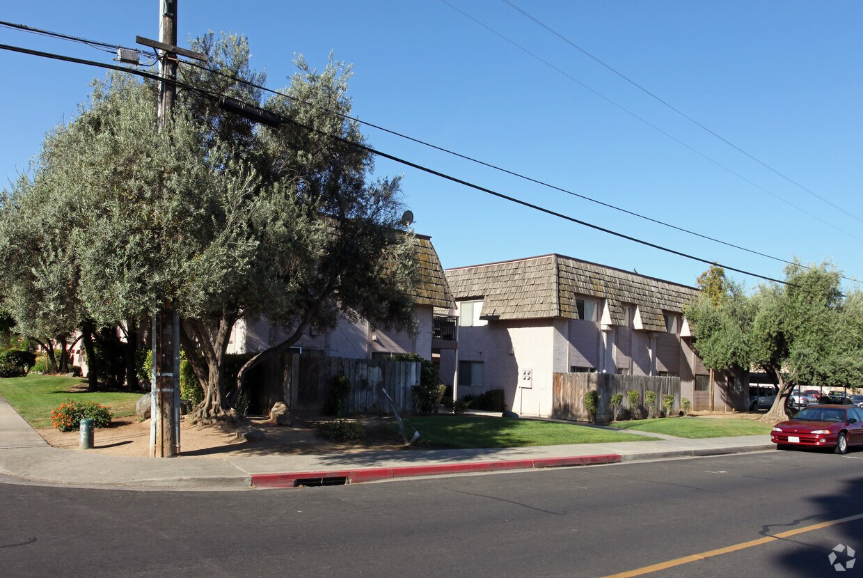 Primary Photo - 1091 N Bates Ave