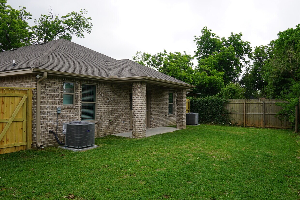 Primary Photo - 2510 Avenue H Ste A