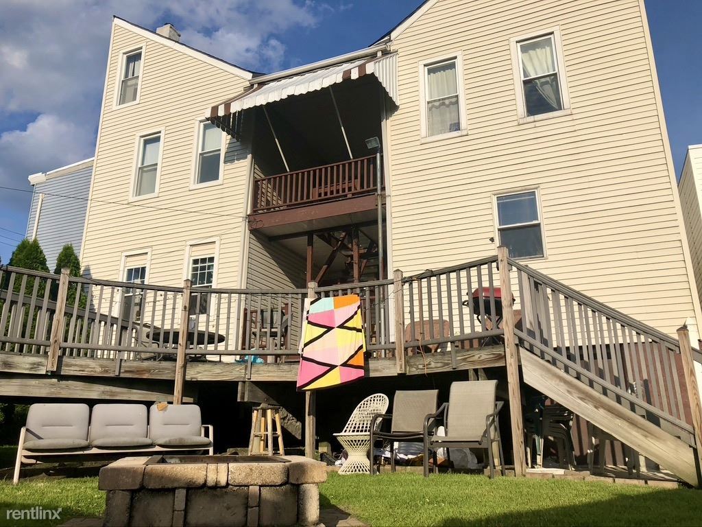Primary Photo - 2 br, 1 bath Triplex - 460 Taylor St Apt 2