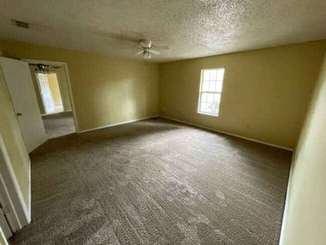 Foto del edificio - FOR RENT