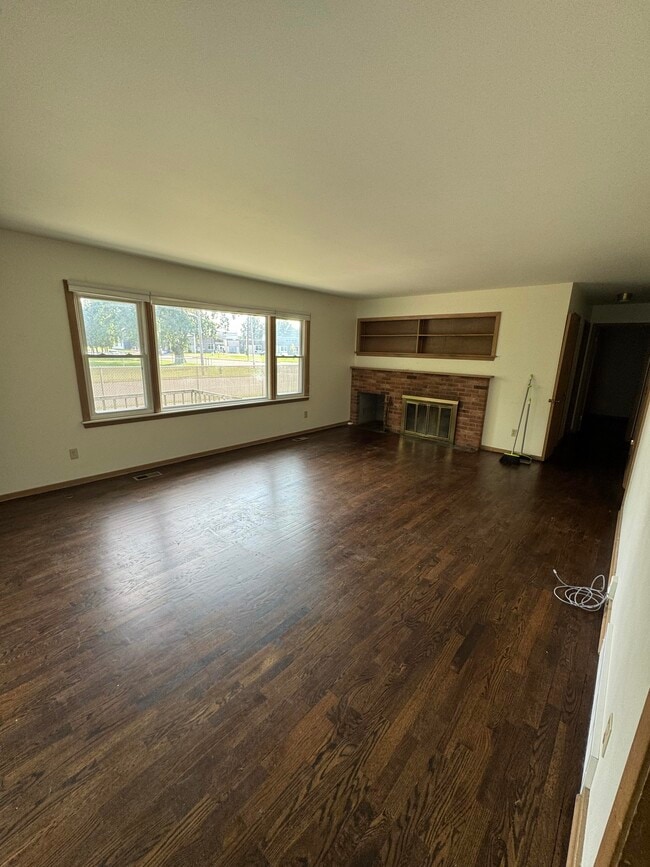 Living Room - 1500 Woodside Dr