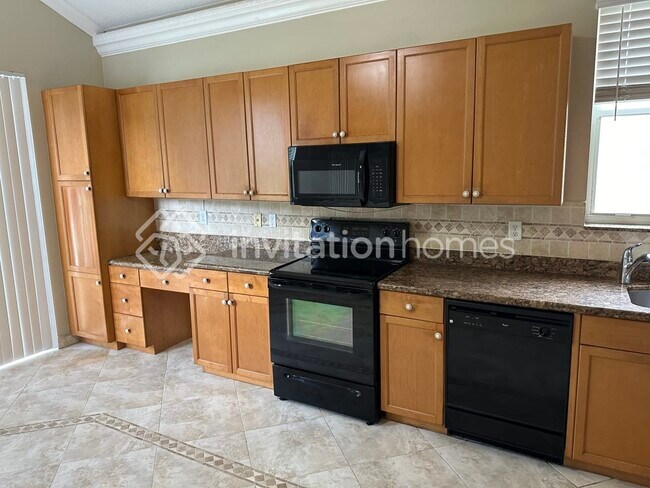 Building Photo - 8970 Alexandra Cir