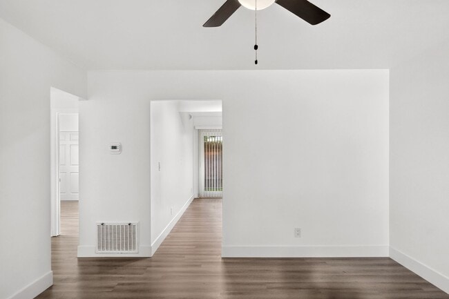 Foto del edificio - Fully Renovated 2 Bed, 2 Bath Home with Central A/C, Detached Garage & Brand-New Appliances.