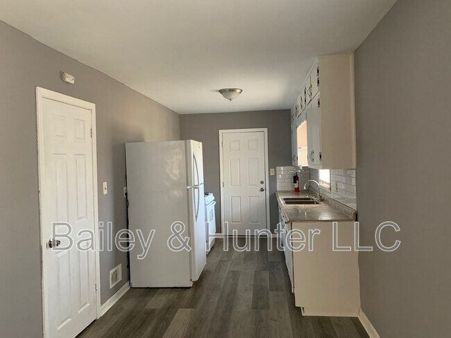 Photo - 1421 Adele Ave SW House