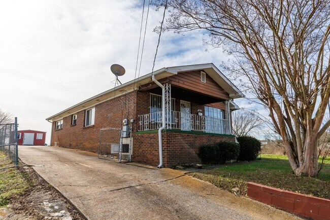 Building Photo - 3/2 in Birmingham