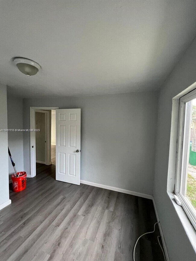 Foto del edificio - 2864 NW 6th Ct