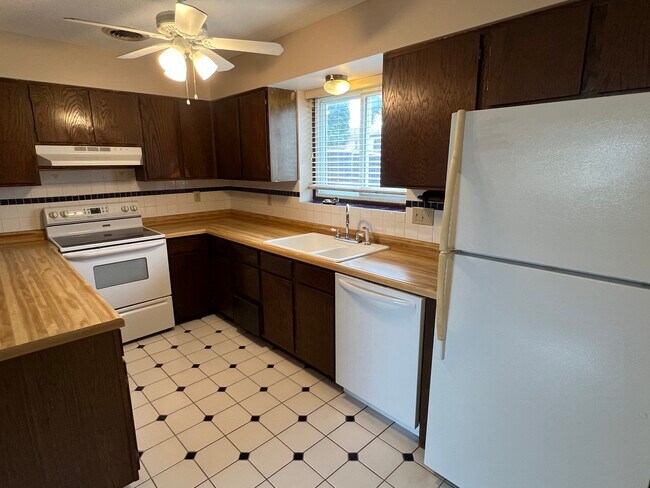 Foto del edificio - 1807 Greenfield Ln SW