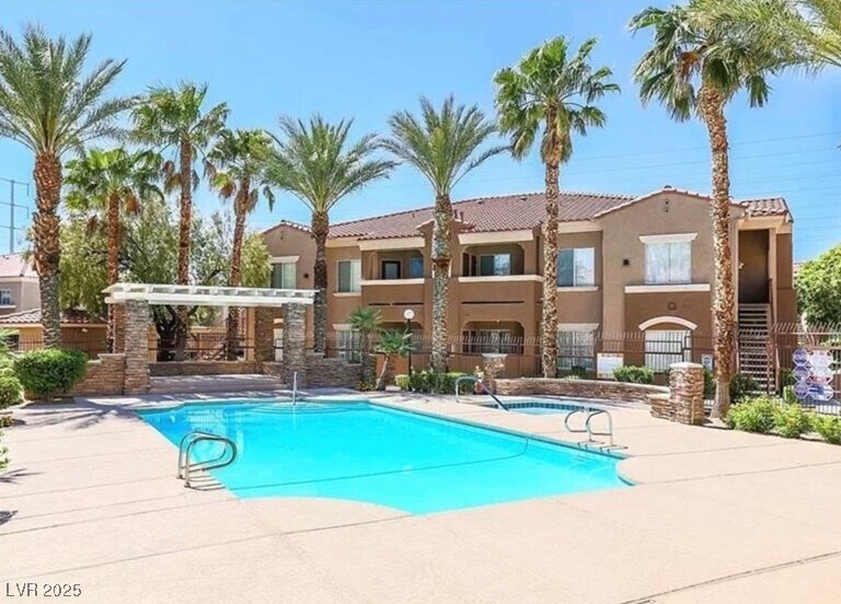 Foto principal - 10245 S Maryland Pkwy