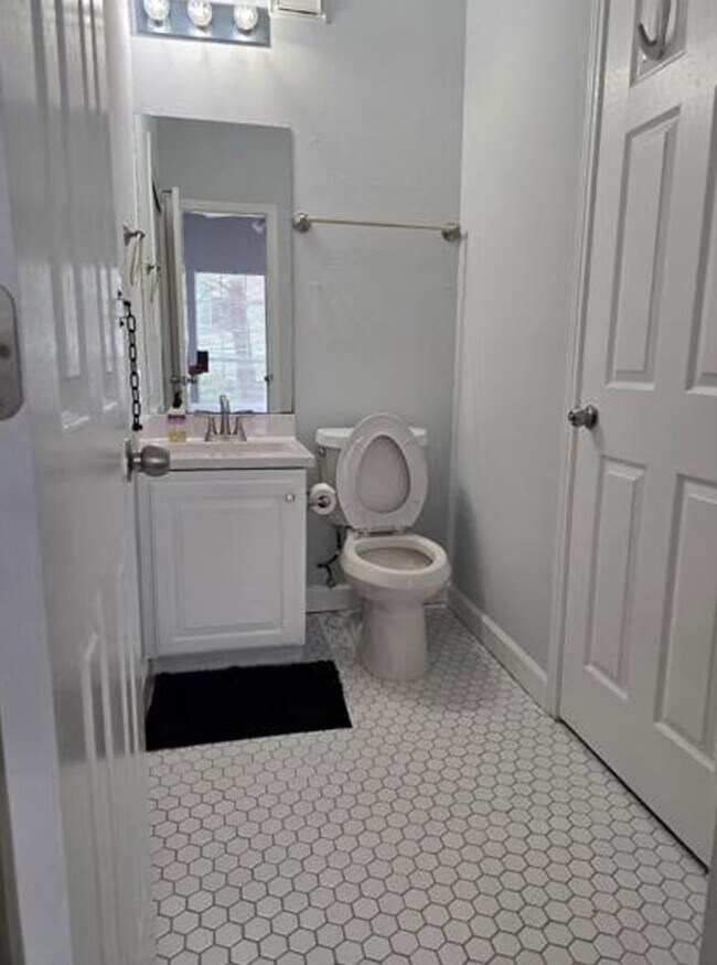 Foto del edificio - 911 W 22nd St