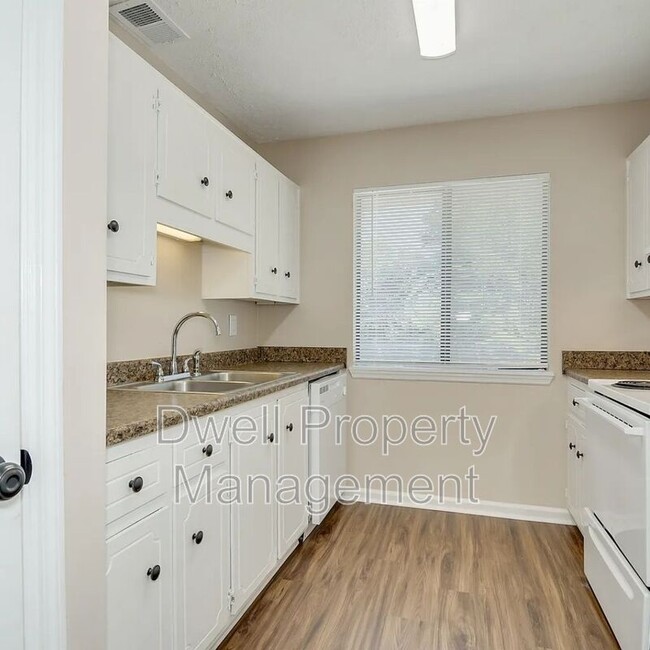 Foto del edificio - 3512 Woodlake Rd