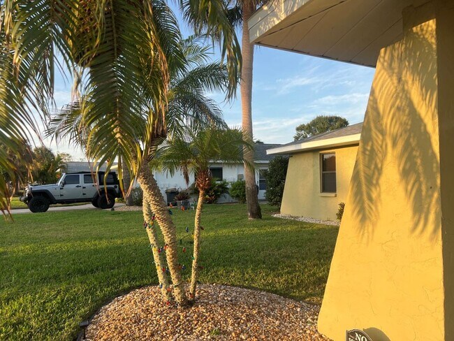 Foto del edificio - Lovely Lakefront Pinebrook South Home for Annual Rental