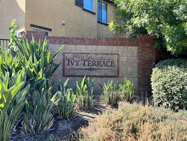 Foto del edificio - 140 Ivy Ave