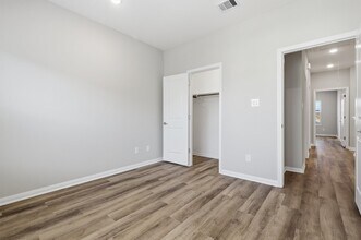 Building Photo - 9912 Clark Cyn Ln