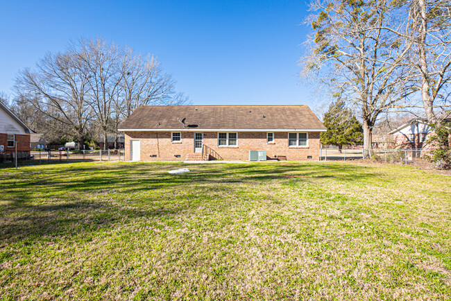 Building Photo - 3105 Eydie St