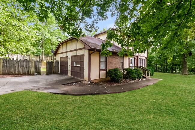 Building Photo - 2015 Lullwater Cir