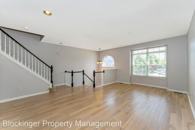 Building Photo - 4 br, 3.5 bath House - 7224 Solar Walk