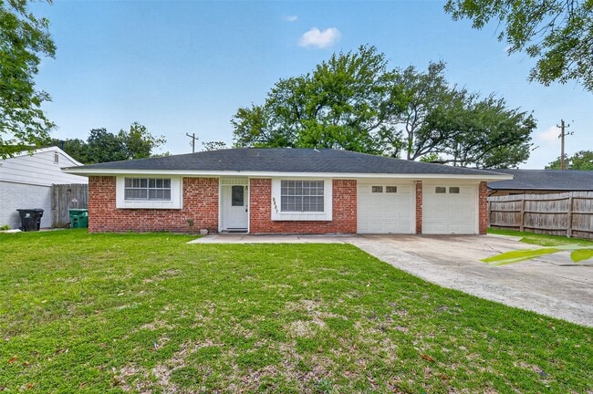 Building Photo - 9667 Meadowvale Dr
