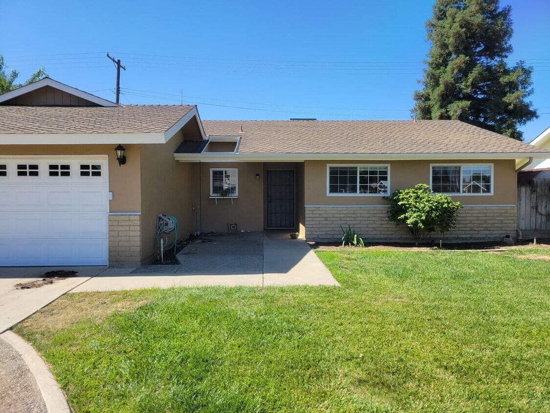 537 E Washington Ave, Tulare, CA 93274 House Rental in Tulare, CA