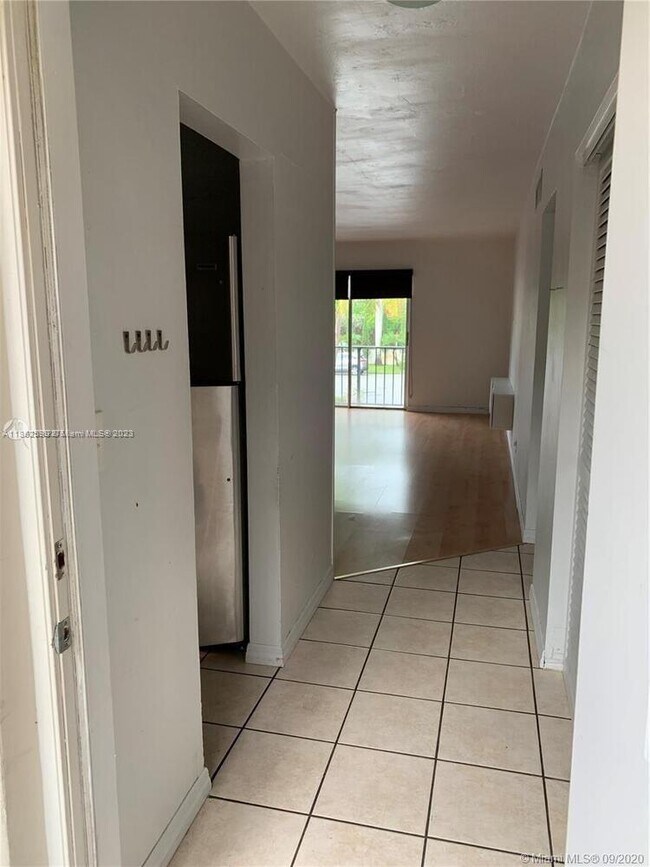 Building Photo - 6713 N Kendall Dr