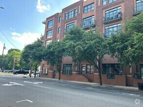 Building Photo - 444 S Blount St