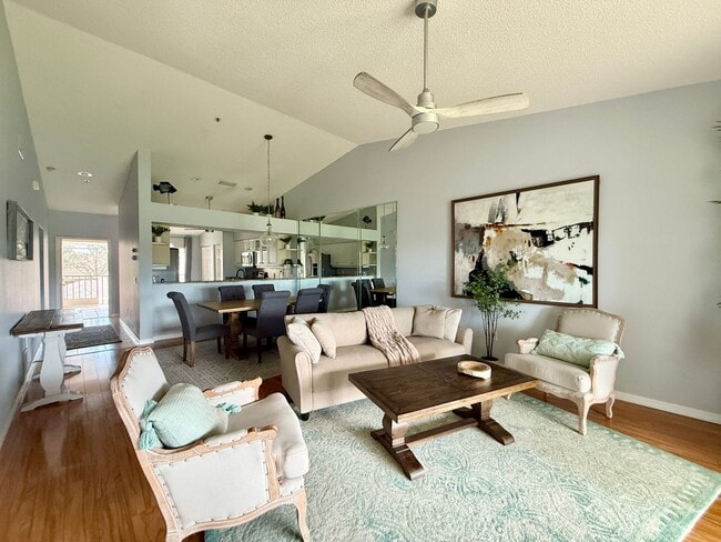 Building Photo - Annual Furnished 2 Bedroom Condo - Tara Go...