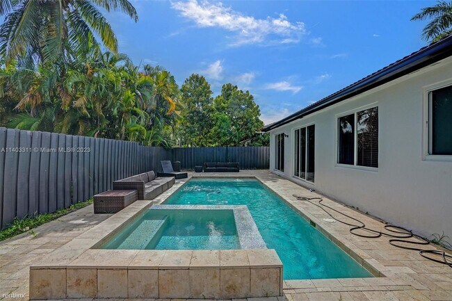 Building Photo - 4 br, 2 bath House - 8843 NW 167th St