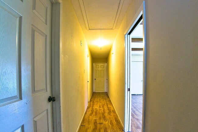 Foto del edificio - 8234 Misty Vale Ln