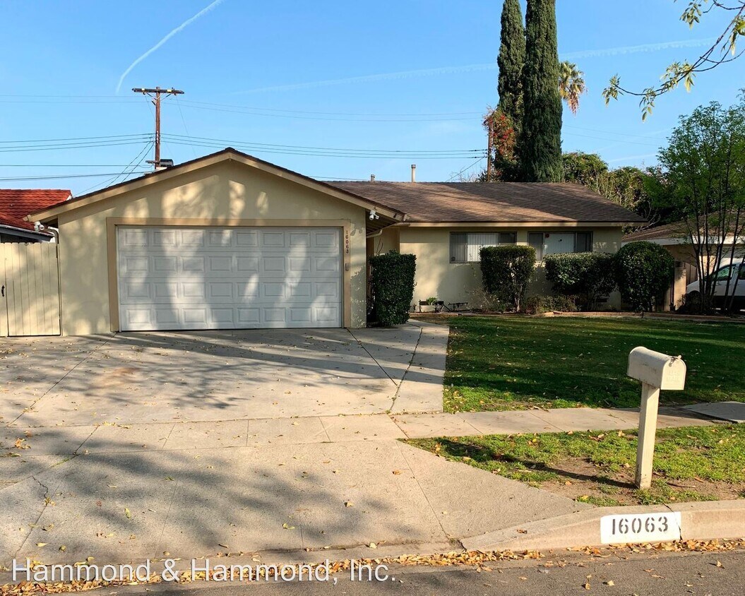 Primary Photo - 3 br, 2 bath House - 16063 Osborne St.