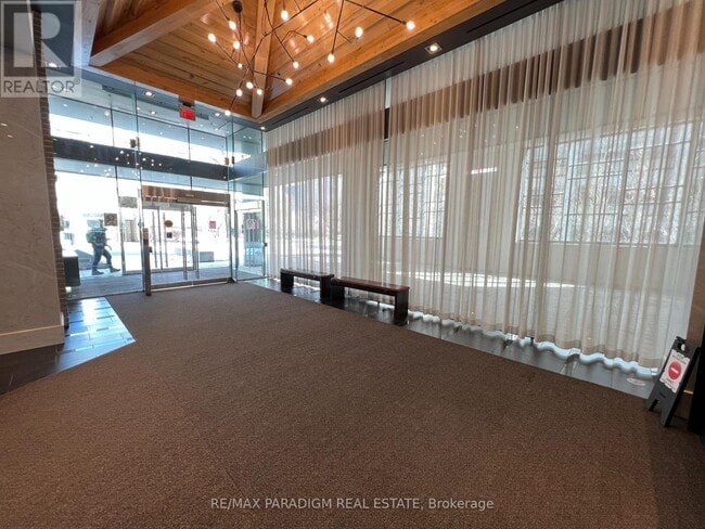 Building Photo - 210 Simcoe St