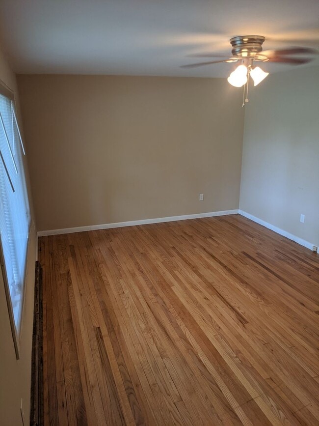 Building Photo - 1807 Lynwood Dr