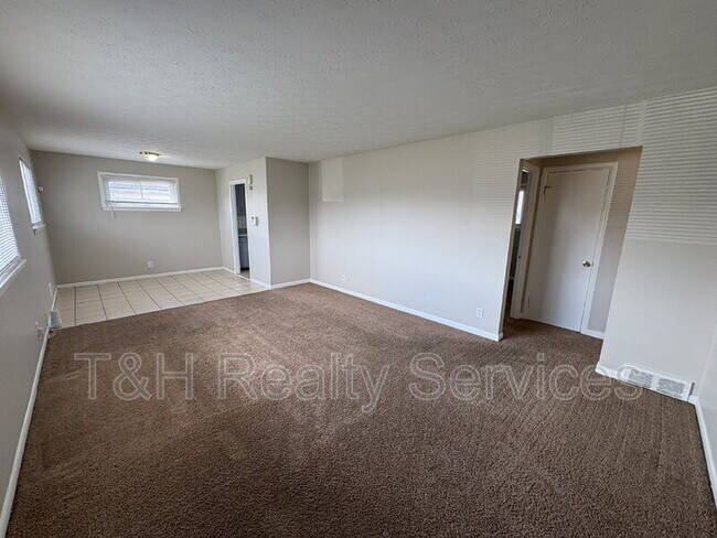 Building Photo - 3814 N Arlington Ave