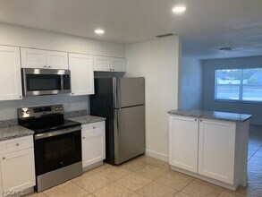 Building Photo - 11298 Summerwinds Ct