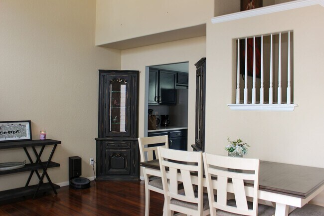 Building Photo - 11145 Falling Star Rd