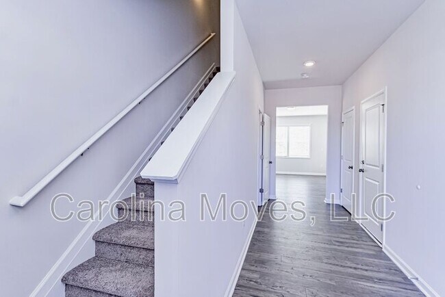 Building Photo - 221 Stone Fruit Ct