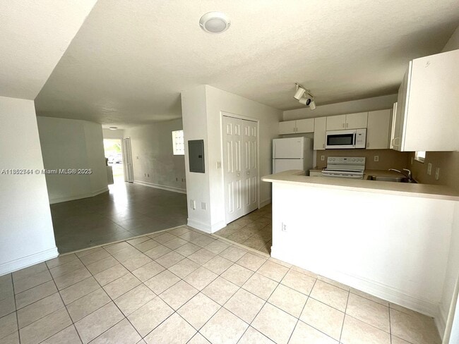 Foto del edificio - 2721 SE 12th Pl