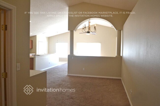 Building Photo - 727 Versailles Ln